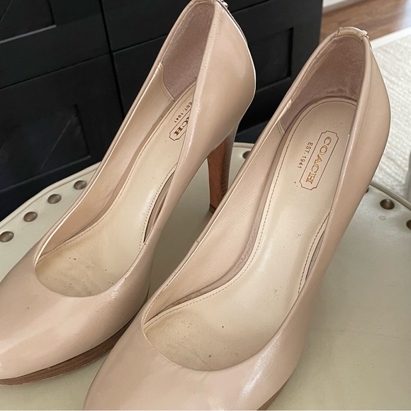Coach fabulous nude platform pump. Classic  style with modern platform. - Picture 2 of 4